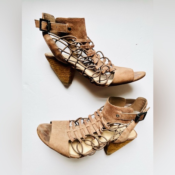 Vince Camuto Tan Cage Open Toe Sandals Size 8M - Picture 1 of 3